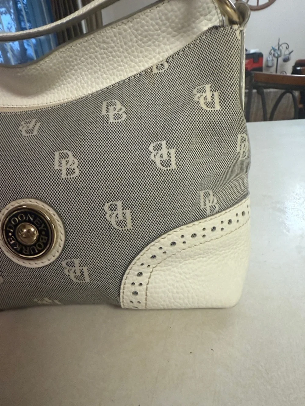 Dooney & Bourke Cream and Gray Pebble-Trim Shoulder Bag VINTAGE☦️👸🏼 - Picture 3 of 10